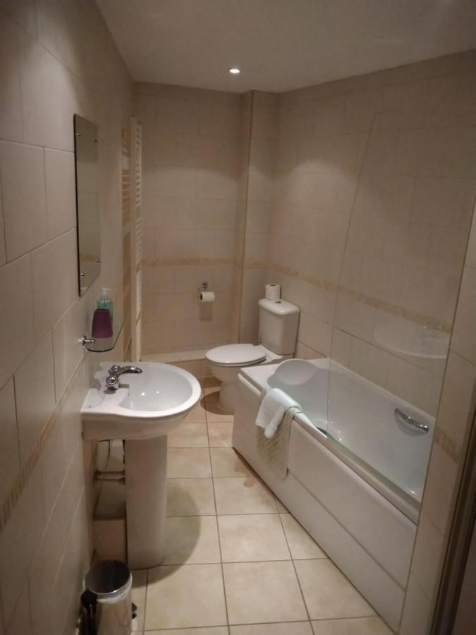 Victoria Cloisters Apartments ยอร์ค ภายนอก รูปภาพ